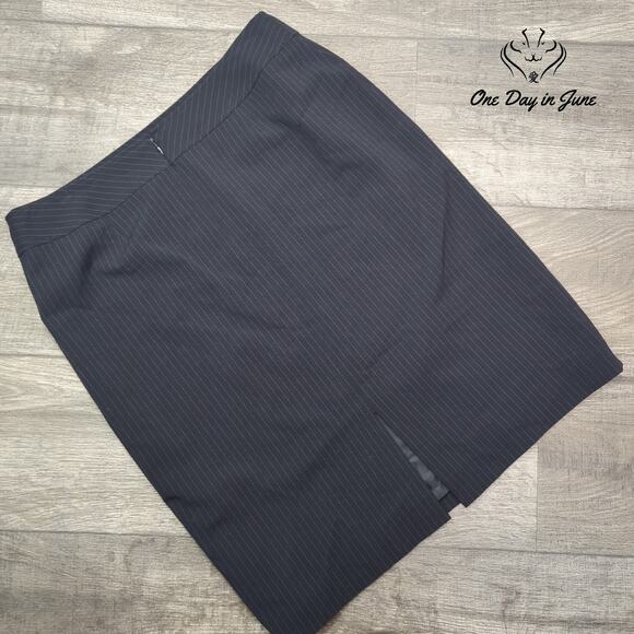 Tahari Pin Stripe Pencil Skirt Size 10 - Picture 5 of 5